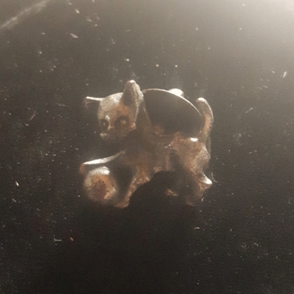 Adorable Silver Tone Cat Pin